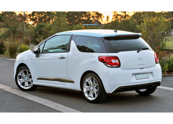 Baguette chromée de contour de spoiler pour Citroën DS 3