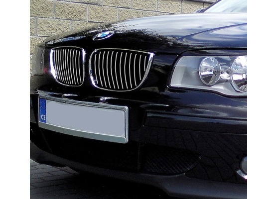 Baguette de calandre chromée compatible BMW Série 1 E81 0711E82 0713 coupéE87 0407E87 LCI 071