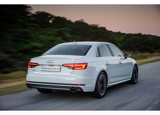 Baguette de coffre chromée pour Audi A4 série 4 1524